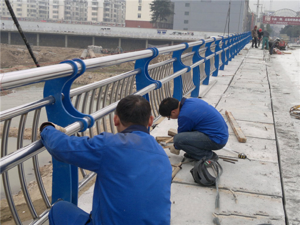眉山不锈钢河道护栏的特性及其在城市景观中的应用