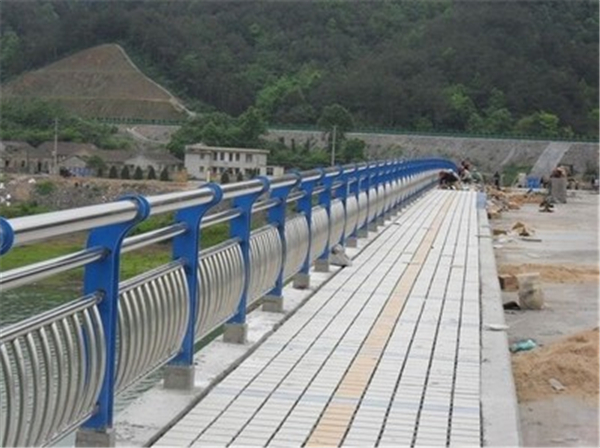 眉山不锈钢桥梁护栏是一种什么材质的护栏